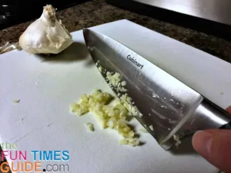 chopped-raw-garlic-cold-remedy