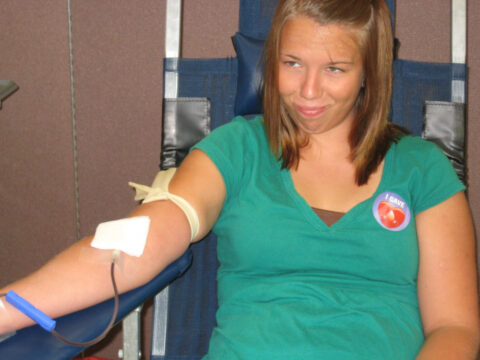 what is it like to donate blood? Here's step by step advice and experience.