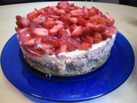 low-carb-strawberry-cake-by-Signe-Karin